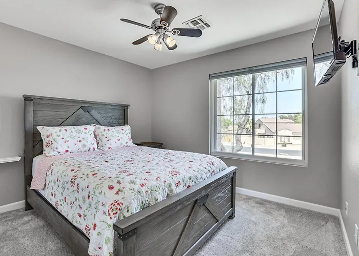 Golfer's Haven! Phx Getaway - 7 Mi To Dtwn! Holiday home
